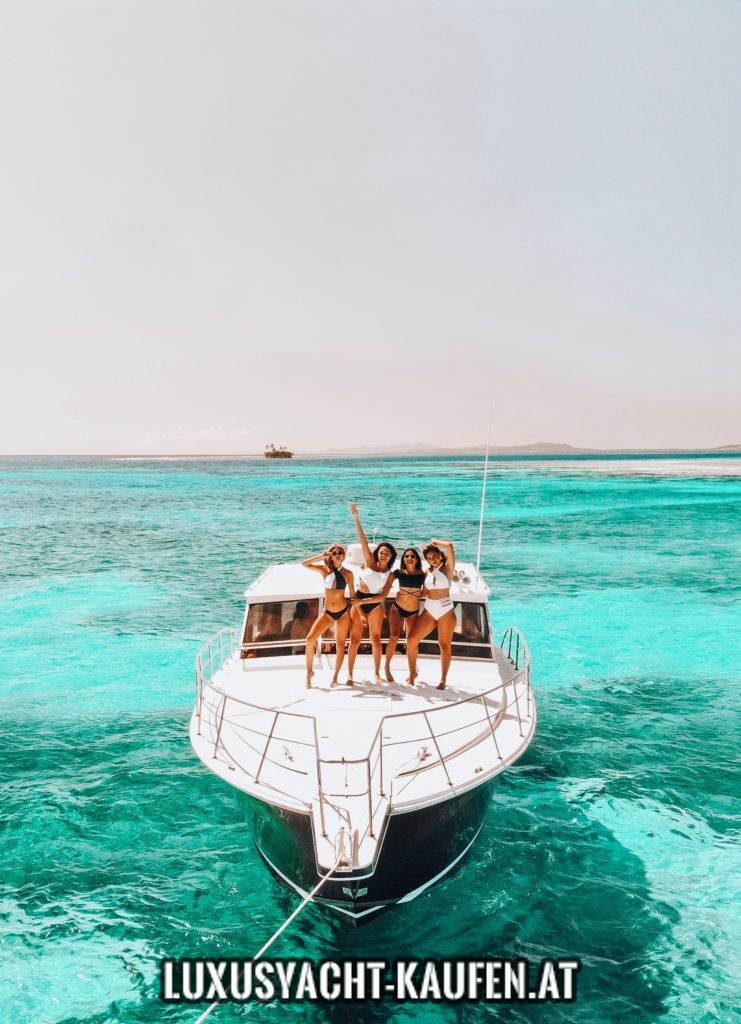Yacht yacht